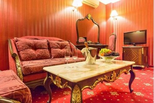 СПА в ХИСАРЯ, в класния хотел Клуб Централ 4*: Нощувка със закуска + WELLNESS пакет само за 42 лв. на Човек + Дете до 11.99 г БЕЗПЛАТНО!