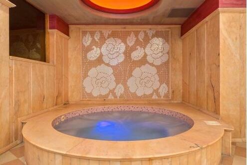 СПА в ХИСАРЯ, в класния хотел Клуб Централ 4*: Нощувка със закуска + WELLNESS пакет само за 42 лв. на Човек + Дете до 11.99 г БЕЗПЛАТНО!