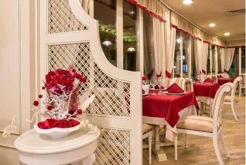 СПА в ХИСАРЯ, в класния хотел Клуб Централ 4*: Нощувка със закуска + WELLNESS пакет само за 42 лв. на Човек + Дете до 11.99 г БЕЗПЛАТНО!