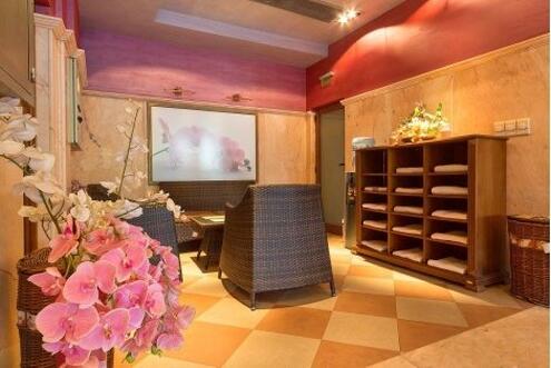 СПА в ХИСАРЯ, в класния хотел Клуб Централ 4*: Нощувка със закуска + WELLNESS пакет само за 42 лв. на Човек + Дете до 11.99 г БЕЗПЛАТНО!